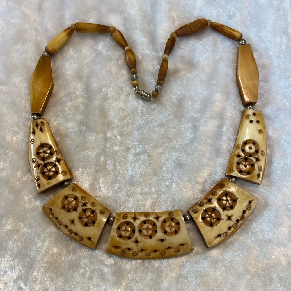 VTG Carved Bone Flower Hippie Necklace